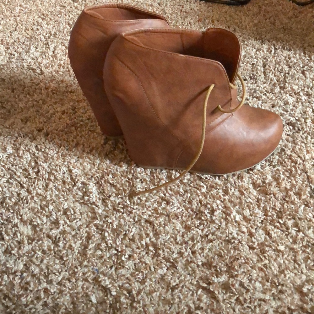 Wedge bootie